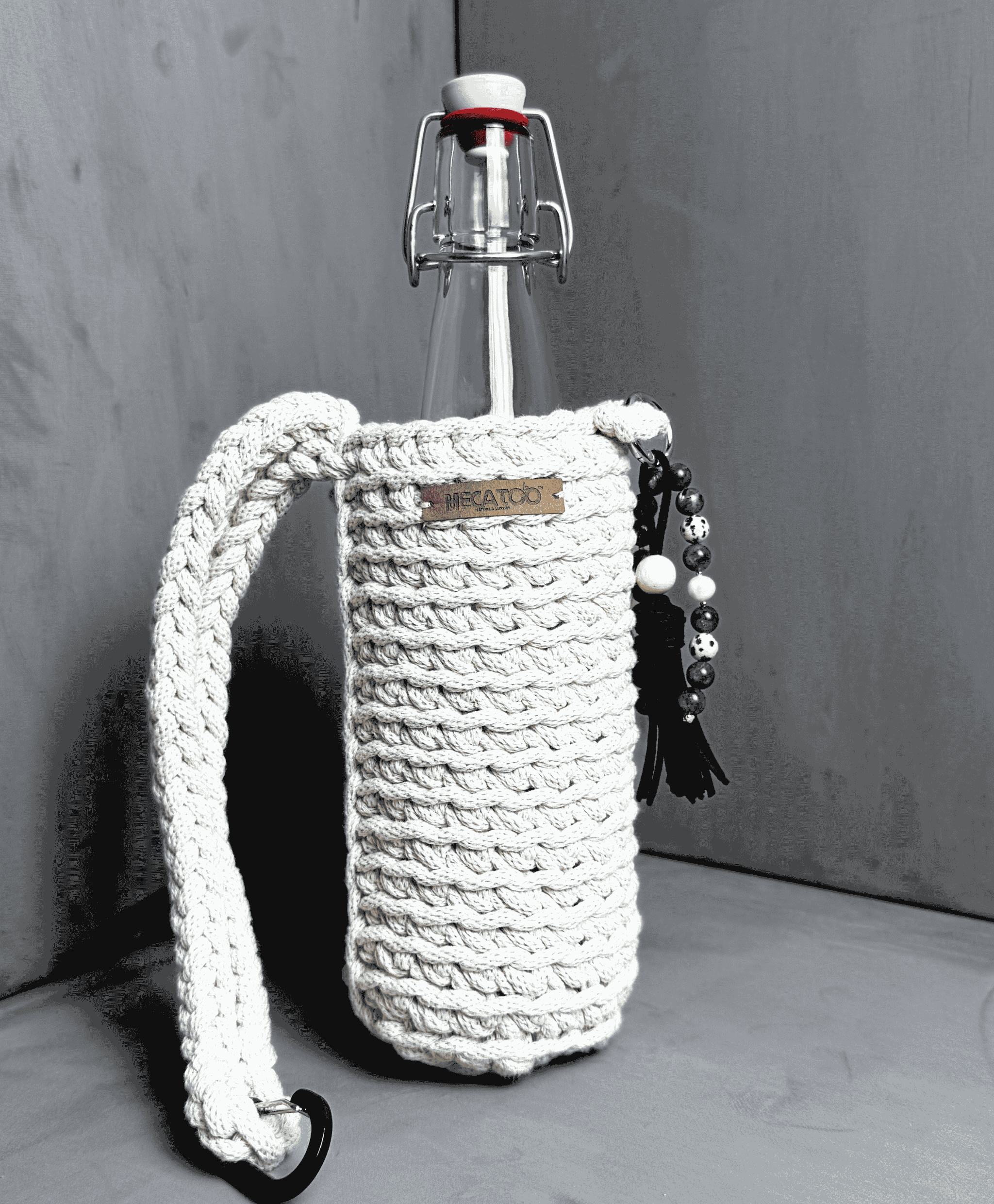 Béžový ručně háčkovaný obal na lahev Hecatoo™ HUGG