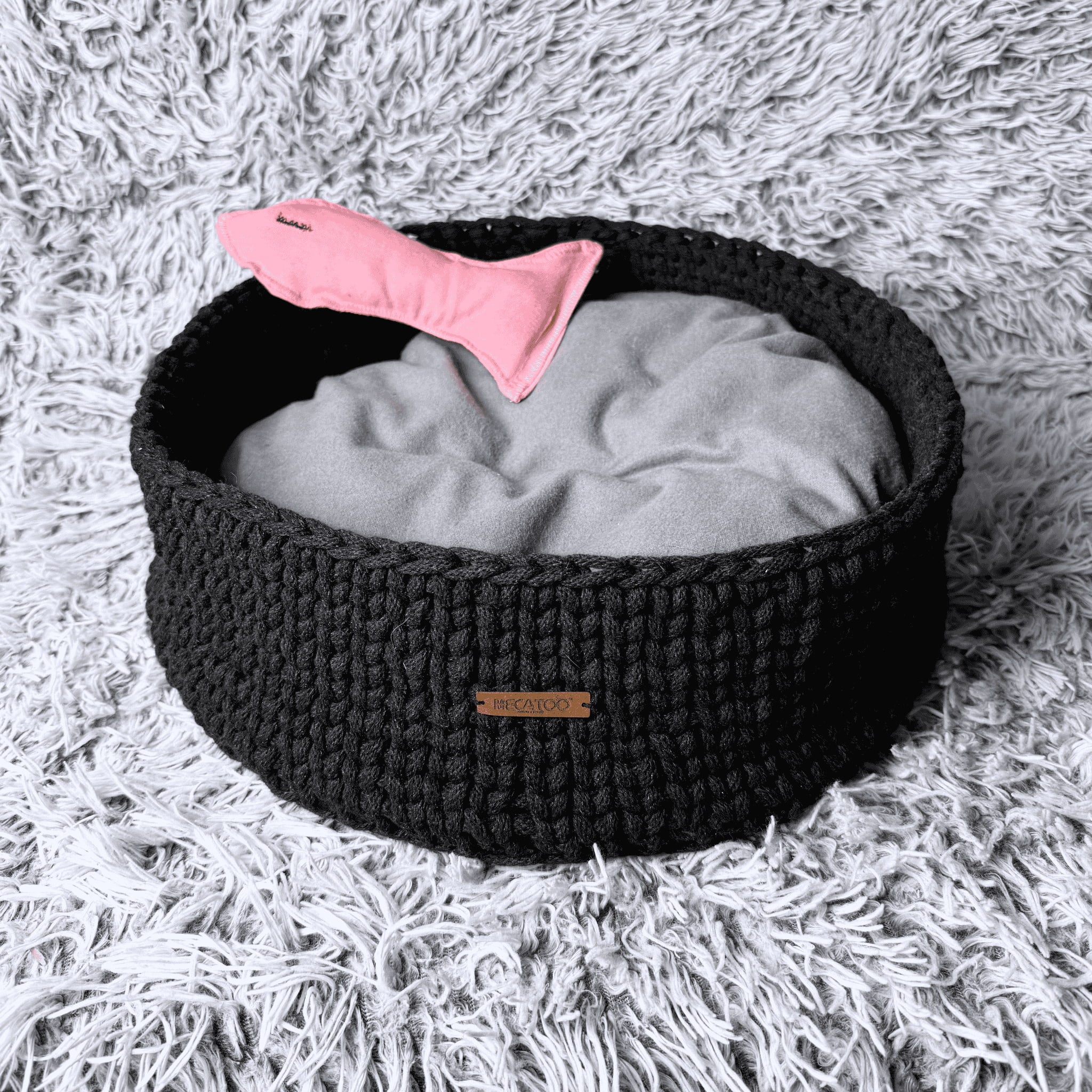 Luxusní ručně háčkovaný pelíšek pro kočku s polštářkem Ø 40 cm – antracit