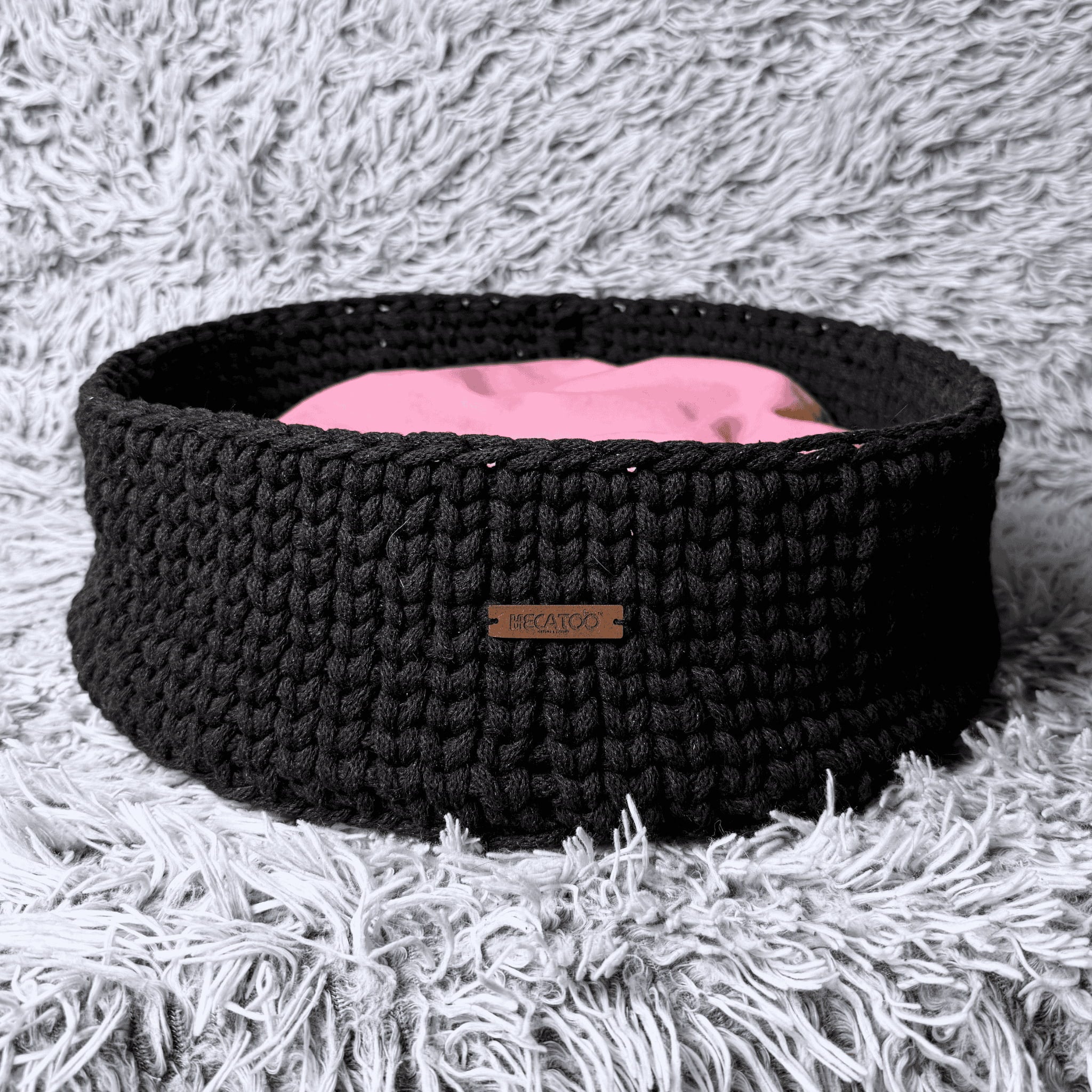 Luxusní ručně háčkovaný pelíšek pro kočku s polštářkem Ø 40 cm – antracit