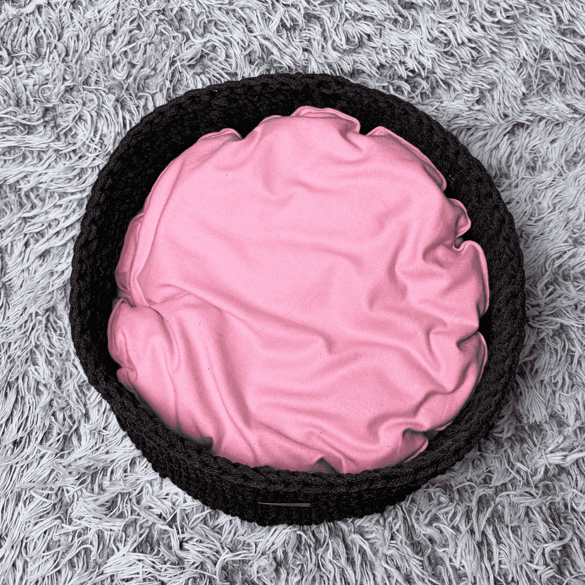 Luxusní ručně háčkovaný pelíšek pro kočku s polštářkem Ø 40 cm – antracit