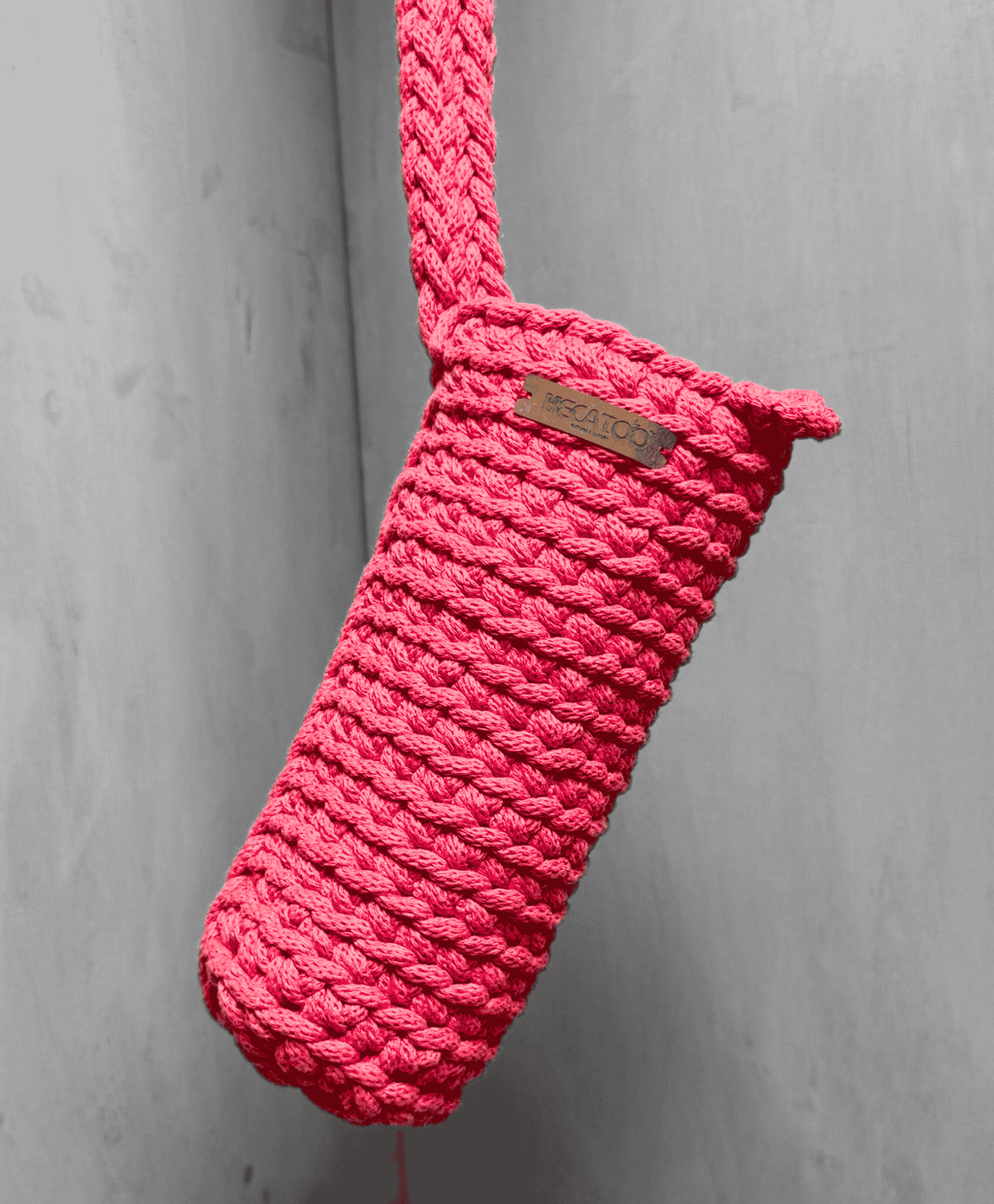 Korálový ručně háčkovaný obal na lahev Hecatoo™ HUGG