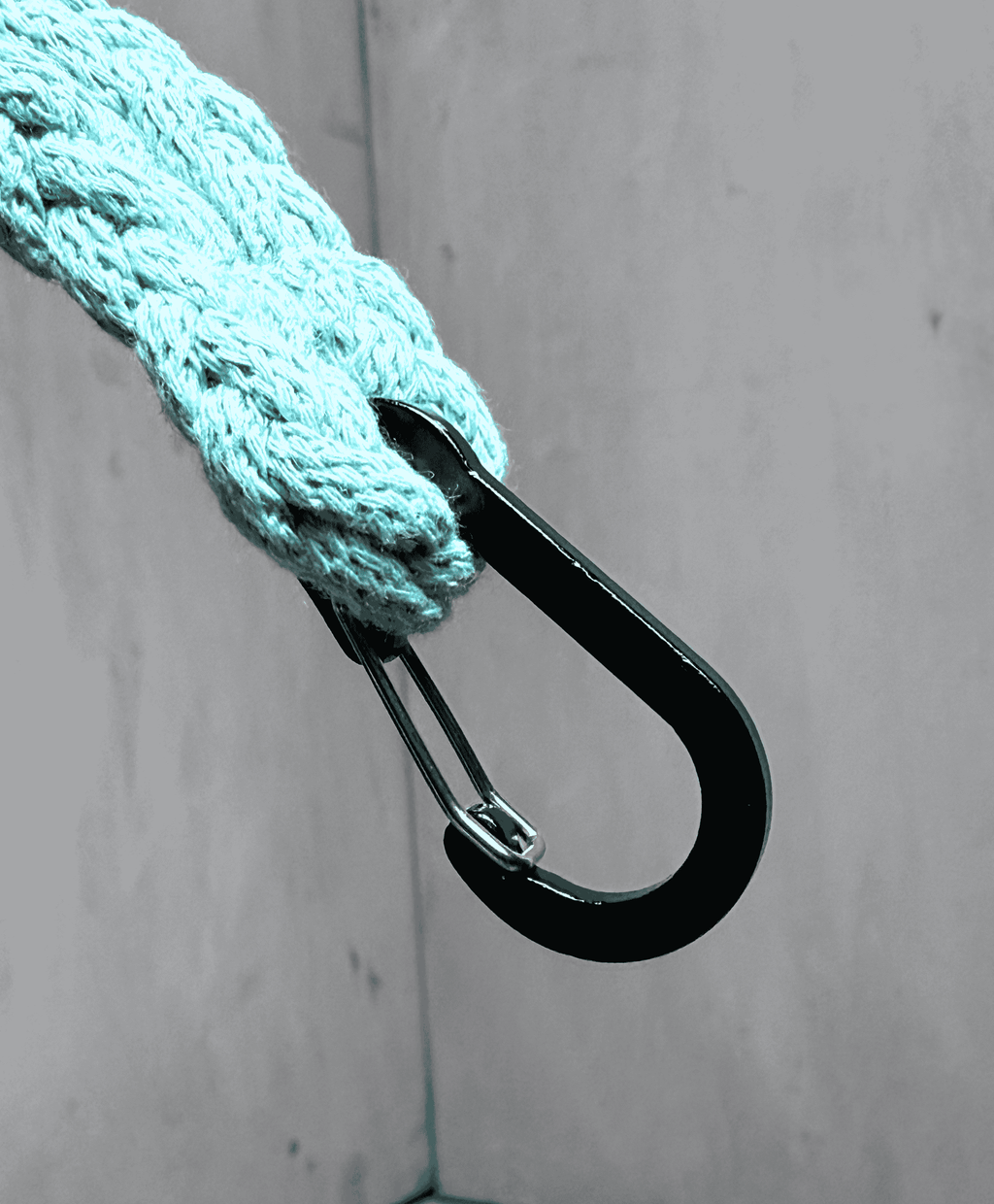 Mátově zelený ručně háčkovaný obal na lahev Hecatoo™ HUGG