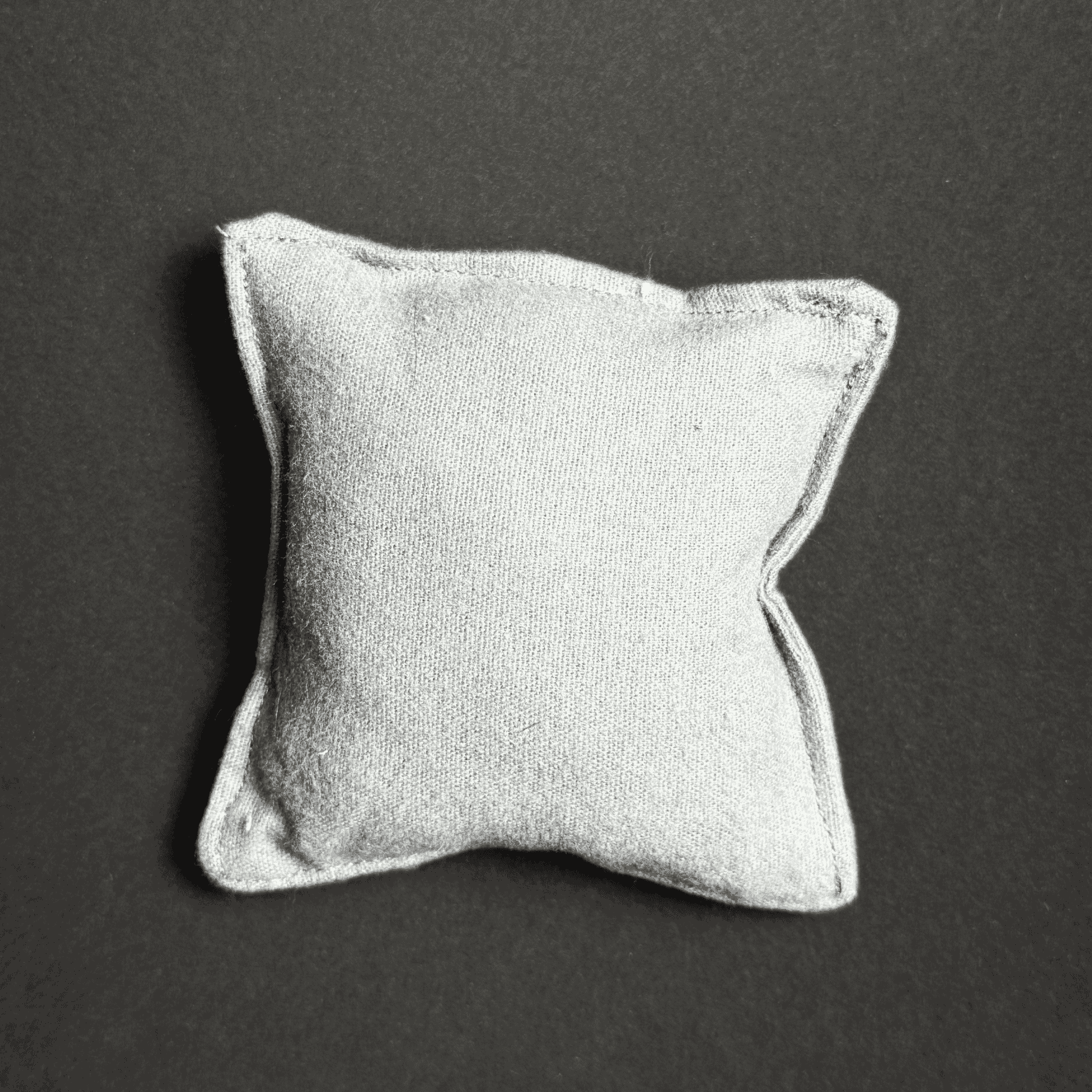 Malý bavlněný polštářek se šantou kočičí