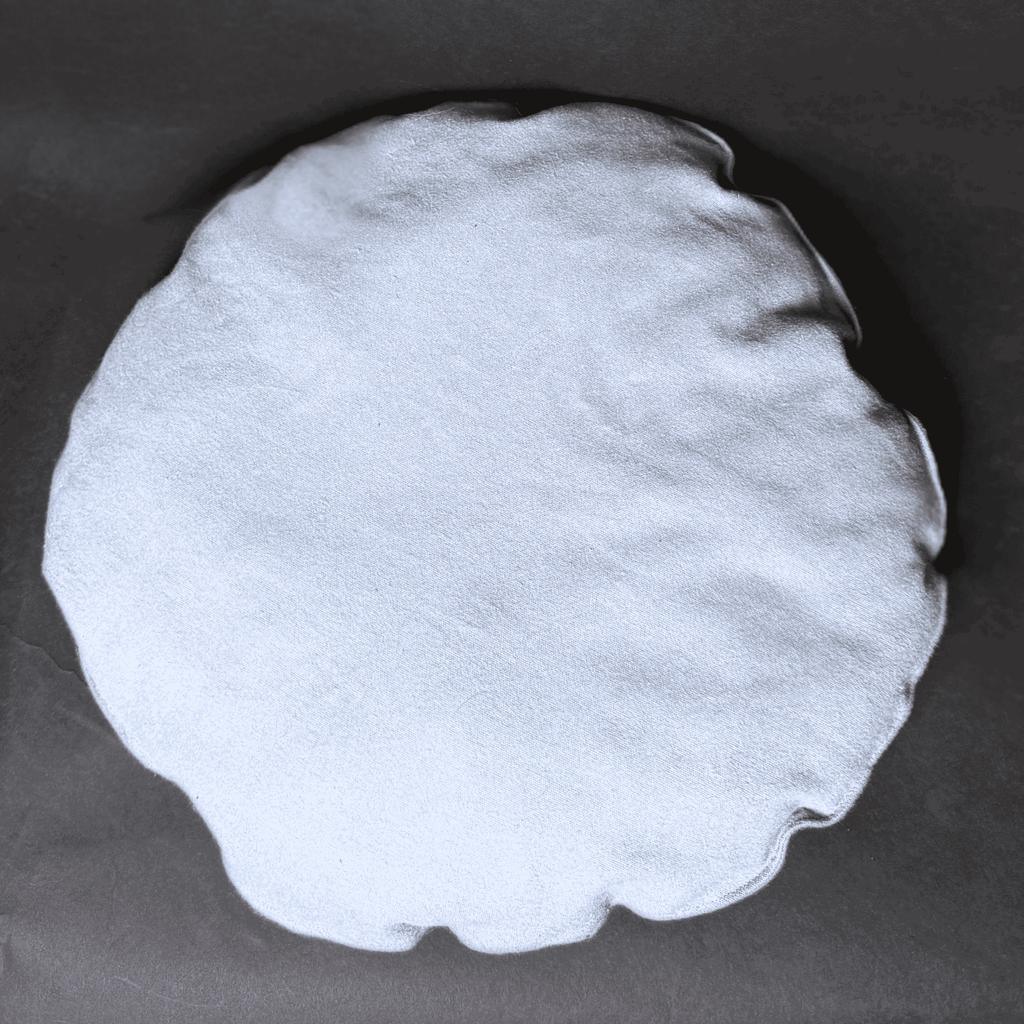 Šedý ručně šitý bavlněný polštář Ø 40 cm