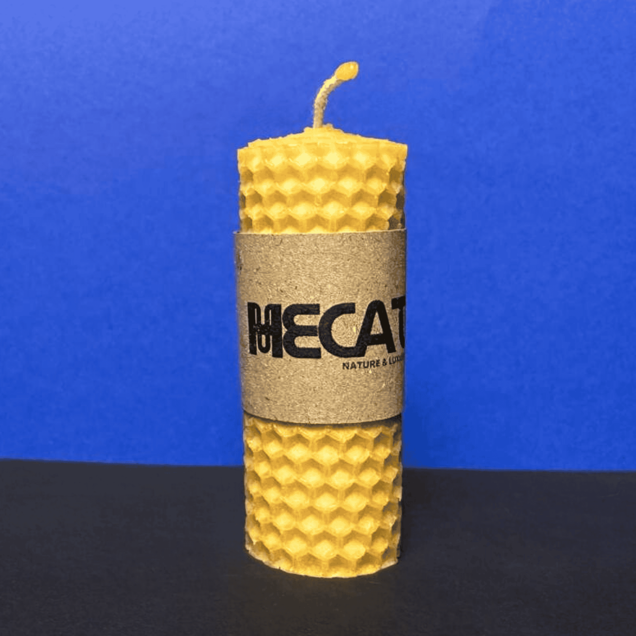 Středně velká přírodní svíčka z včelího vosku