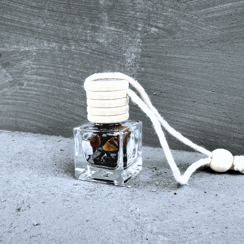 Talisman Hecatoo Ochrana z obsidiánu, tygřího oka, křišťálu, onyxu a labradoritu ve skleněné lahvičce s dřevěným víčkem pro sílu a ochranu energie.