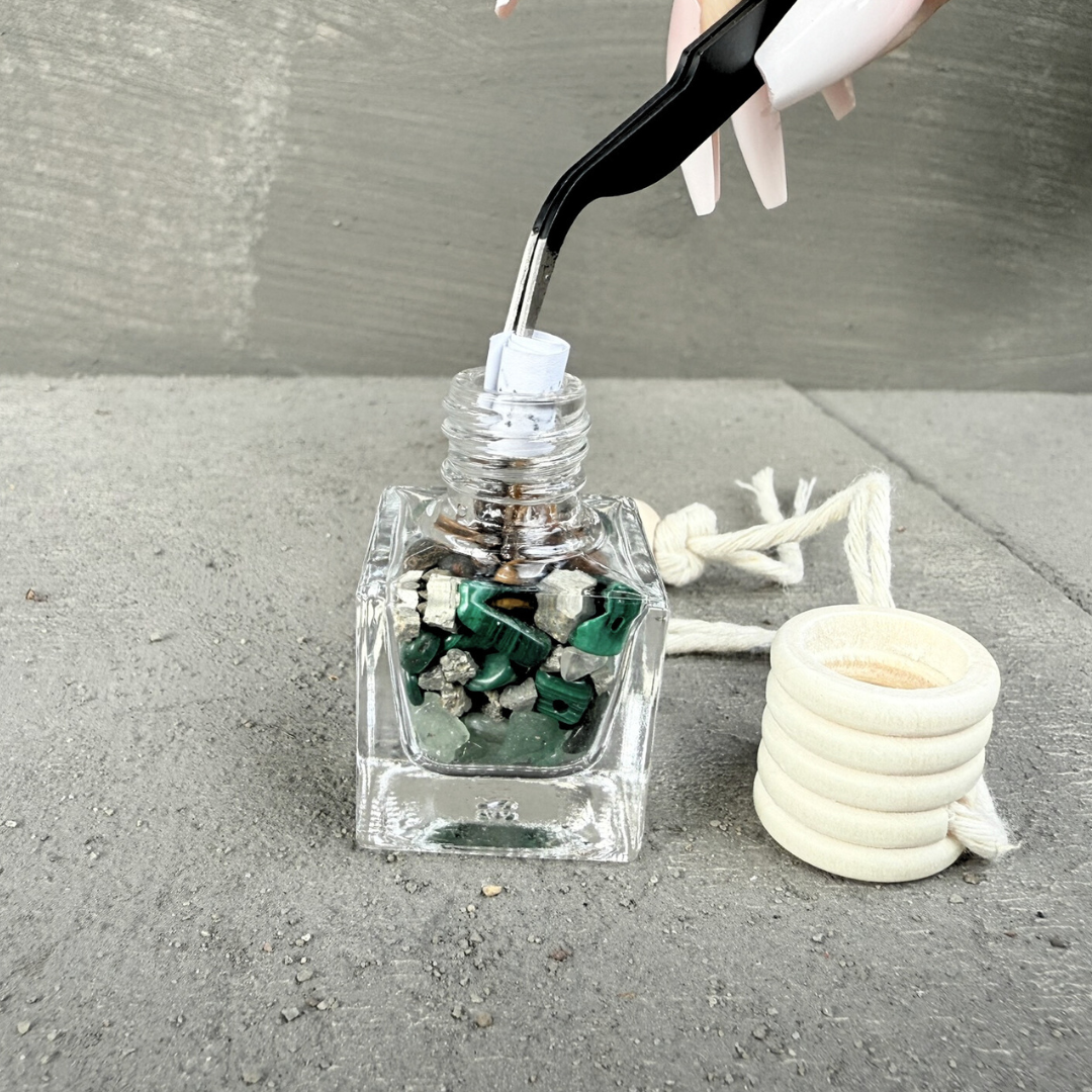 Talisman s malachitem a pyritem – přírodní amulet pro manifestaci přání a transformaci